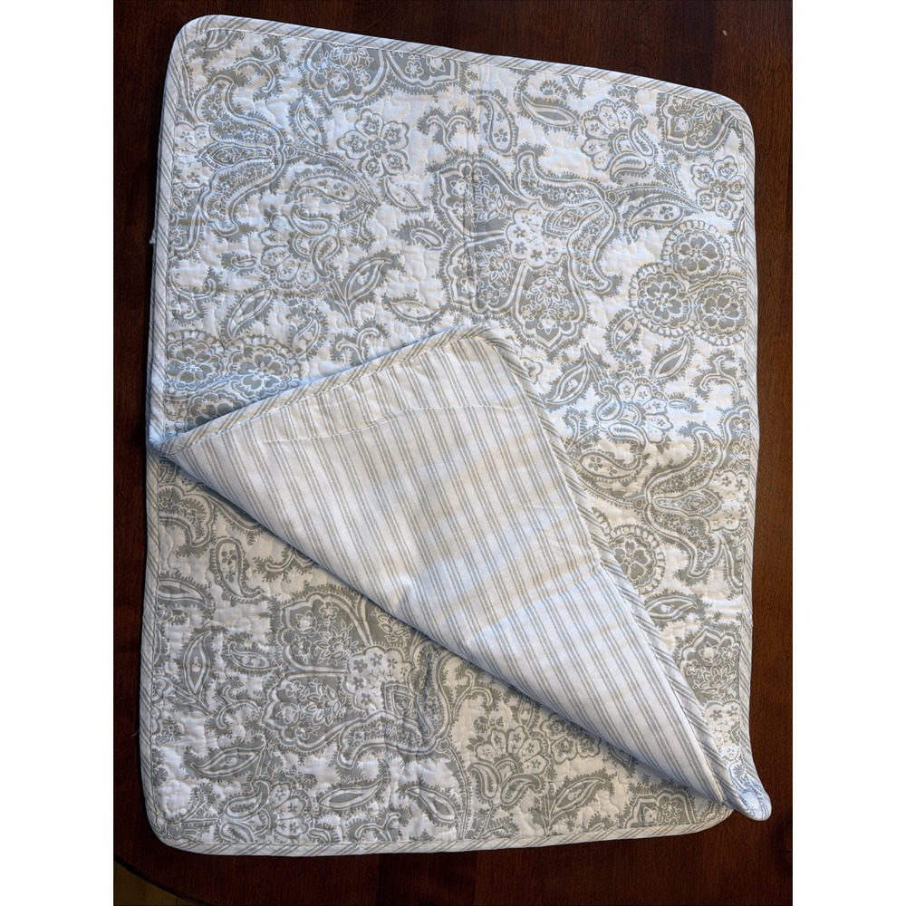 Tommy Bahama Gray White Paisley Medallion Set/2 Quilted Pillow Shams 20x26 1/2
